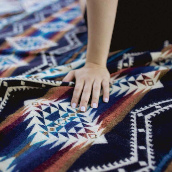 Chévere blanket - cozy ethnic blanket in king size | corazon blue